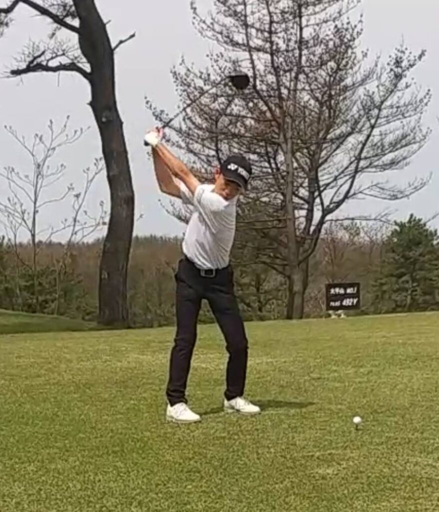 第52回秋田県アマチュアゴルフ選手権競技で史上最年少優勝をした藤田慶吾選手のスイング