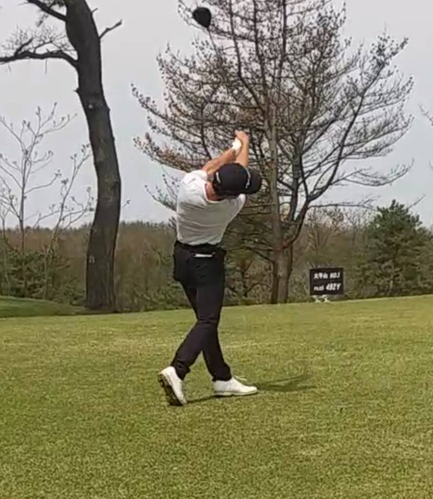 第52回秋田県アマチュアゴルフ選手権競技で史上最年少優勝をした藤田慶吾選手のスイング